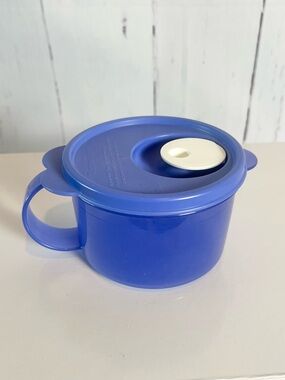 Tupperware 16 oz soup cup travel mug with venting lid for easy reheating
